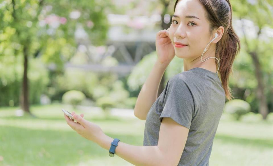 Phụ nữ nh&igrave;n trẻ hơn tuổi thường c&oacute; chung 6 th&oacute;i quen n&agrave;y: Chỉ cần duy tr&igrave; được 3 điều cũng đ&atilde; "ăn đứt" nhiều người c&ugrave;ng tuổi- Ảnh 1.