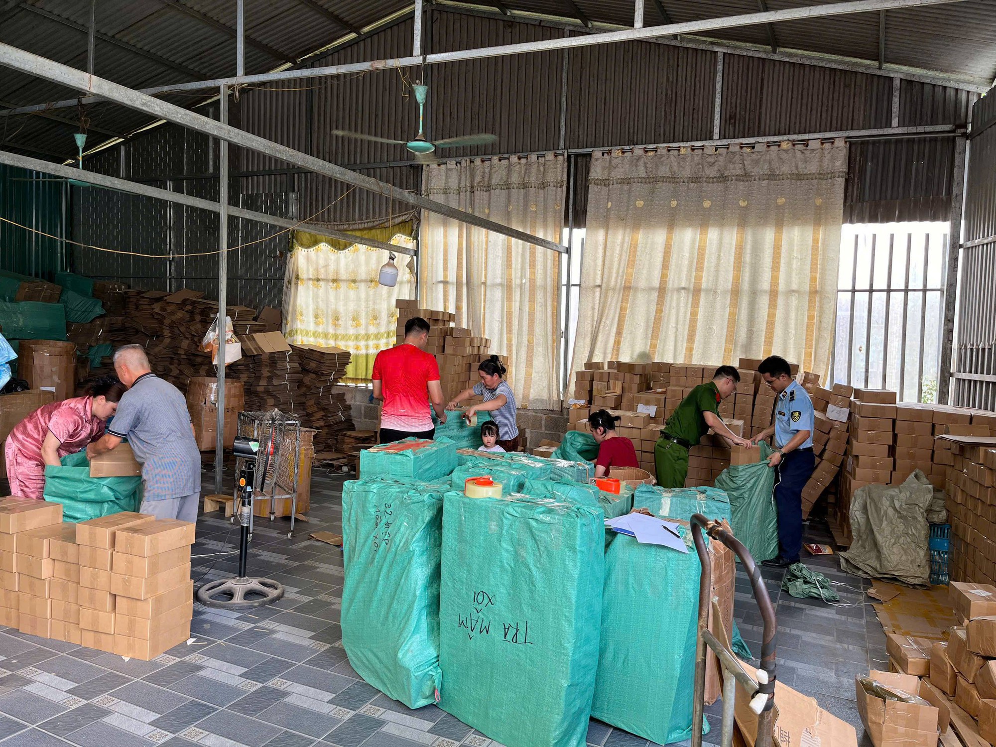 Ra quyết định khởi tố quản lý xưởng trà Nguyễn Quang Lợi SN 2000- Ảnh 1.