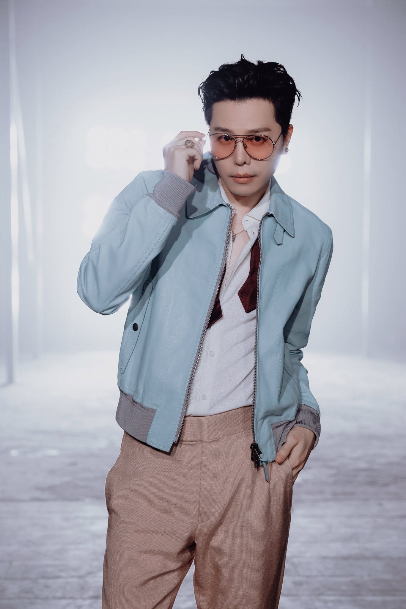 &ldquo;G-Dragon xuất hiện ở show Ch&ocirc;ng Gai&rdquo;: Nam ca sĩ Việt sở hữu rổ hit đếm kh&ocirc;ng xuể, hẹn h&ograve; hoa hậu, t&agrave;i sản kếch x&ugrave;- Ảnh 9.
