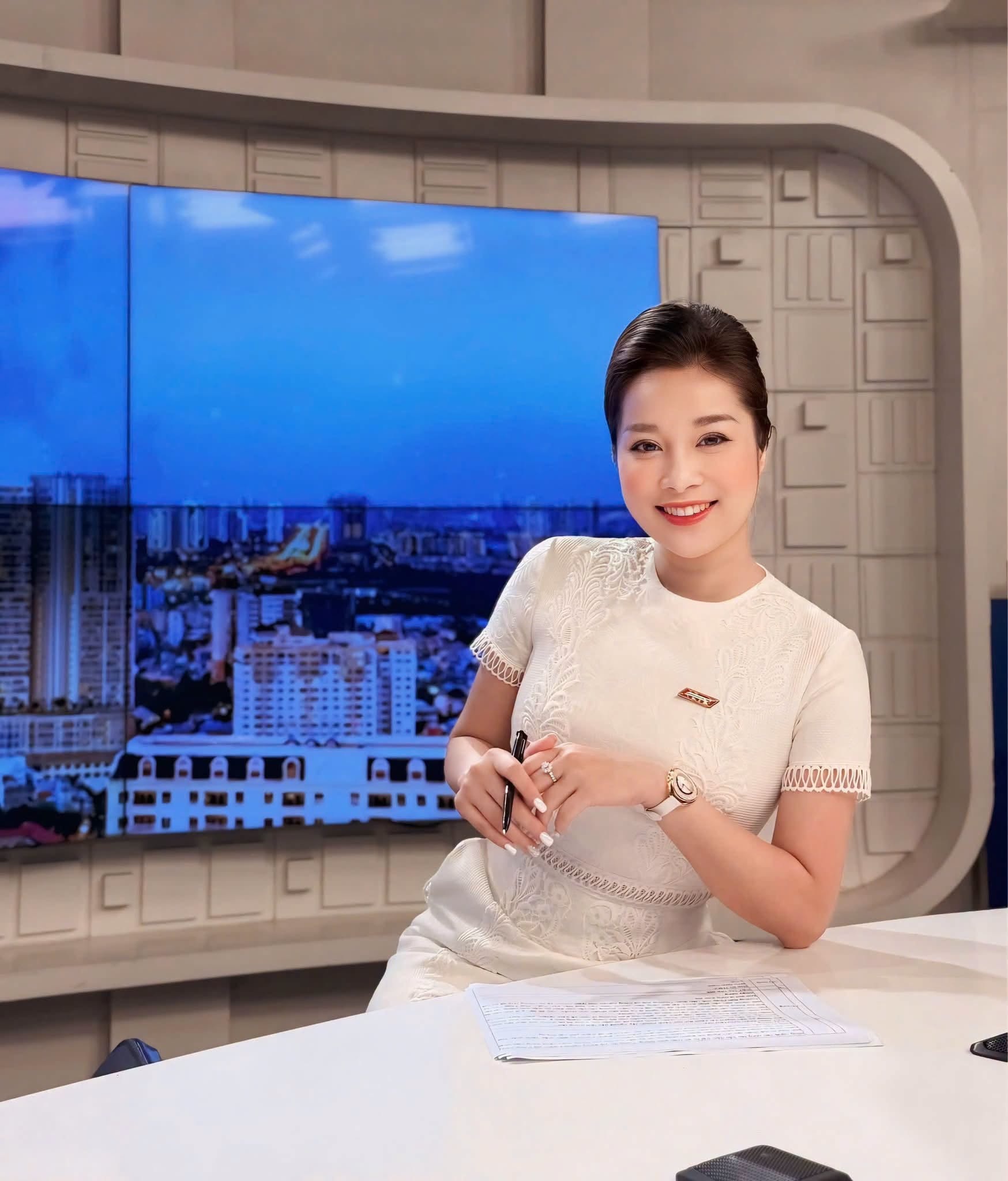 N&agrave;ng "V&agrave;ng Anh" đ&igrave;nh đ&aacute;m 40 tuổi th&agrave;nh đại &uacute;y c&ocirc;ng an, ng&agrave;y c&agrave;ng đẹp gợi cảm, mạnh mẽ vượt biến cố- Ảnh 1.