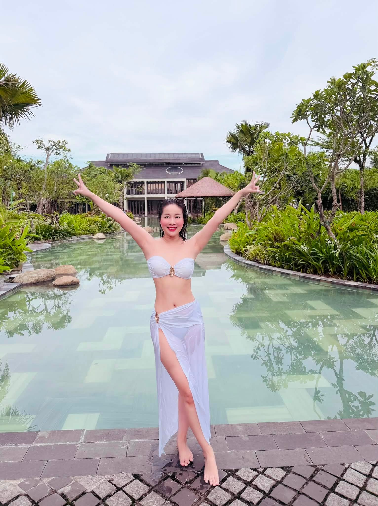 N&agrave;ng "V&agrave;ng Anh" đ&igrave;nh đ&aacute;m 40 tuổi th&agrave;nh đại &uacute;y c&ocirc;ng an, ng&agrave;y c&agrave;ng đẹp gợi cảm, mạnh mẽ vượt biến cố- Ảnh 6.
