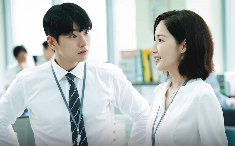 Clip viral: 1 sao Hàn bất ngờ quỳ gối trước khán giả Việt Nam, lý do đằng sau khiến ai cũng xúc động- Ảnh 7.