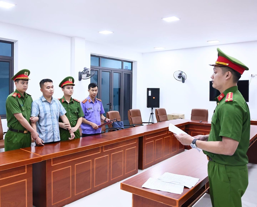 Phê chuẩn lệnh bắt khẩn cấp giáo viên Trường THPT chuyên Tuyên Quang vụ điểm thi Toán- Ảnh 1.