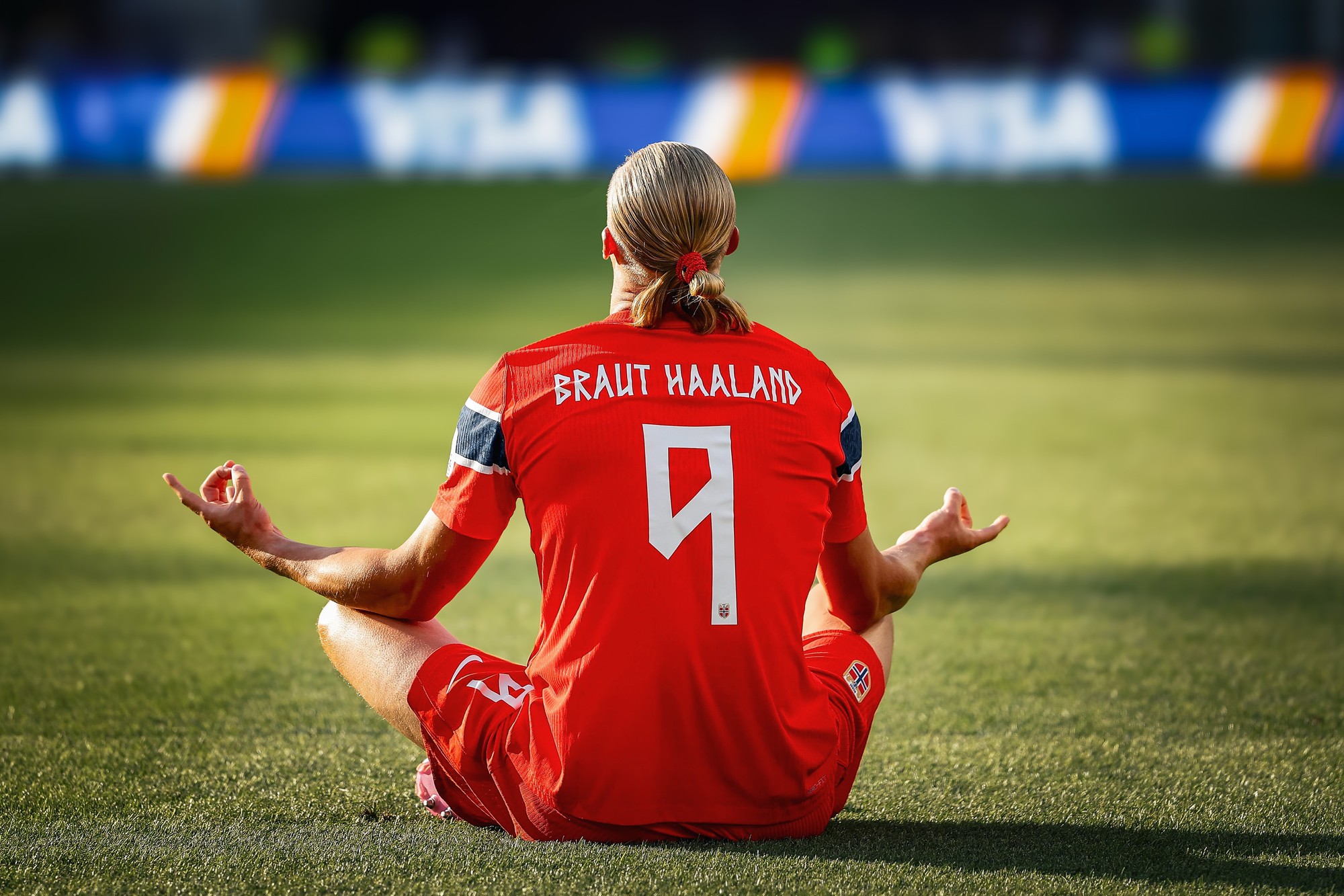 Uyên Linh Hoa Lan là ai mà được tìm kiếm nóng sau trận Brazil - Na Uy? - Ảnh 22.