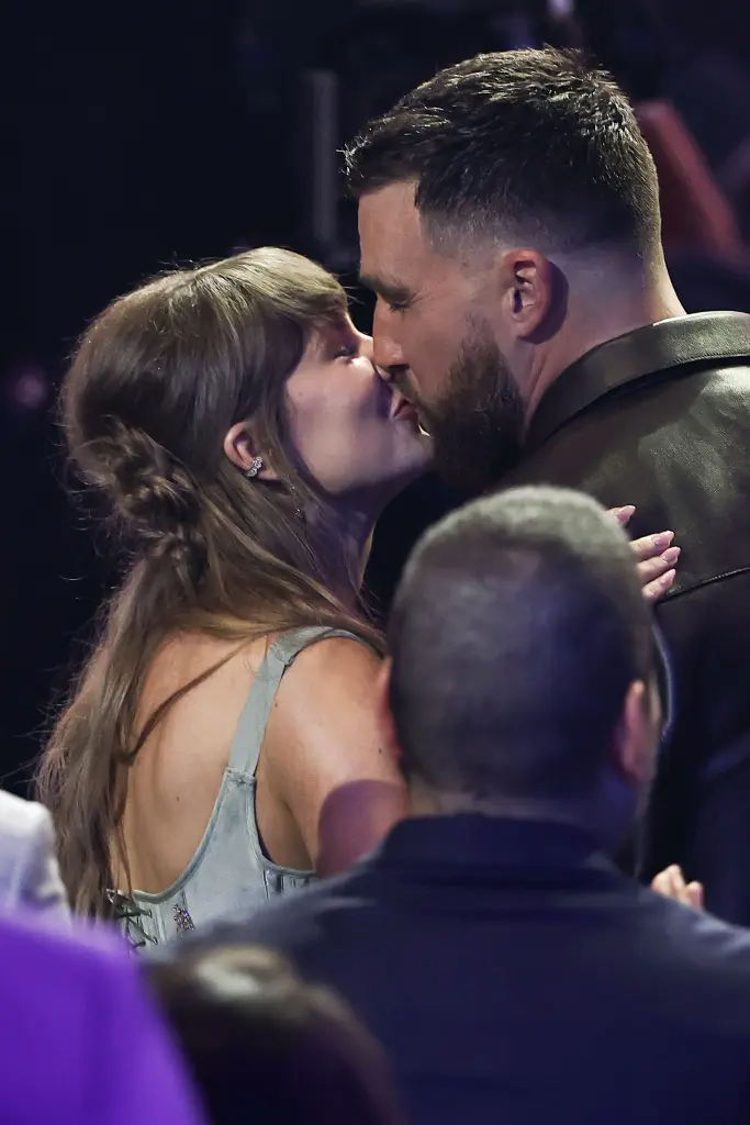 Taylor Swift nhận tin buồn ngay trong ngày trọng đại- Ảnh 4.