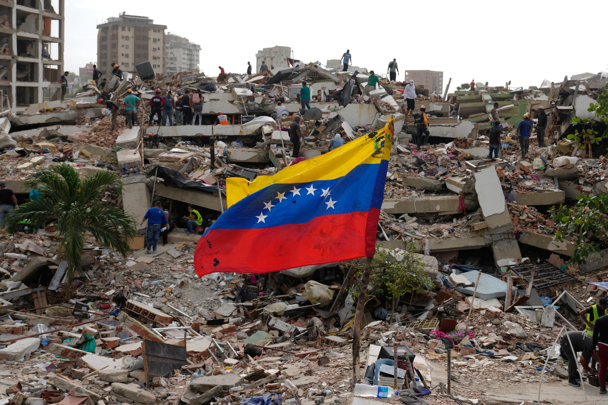 Số người thiệt mạng do động đất ở Venezuela tăng lên gần 3.000 người- Ảnh 1.