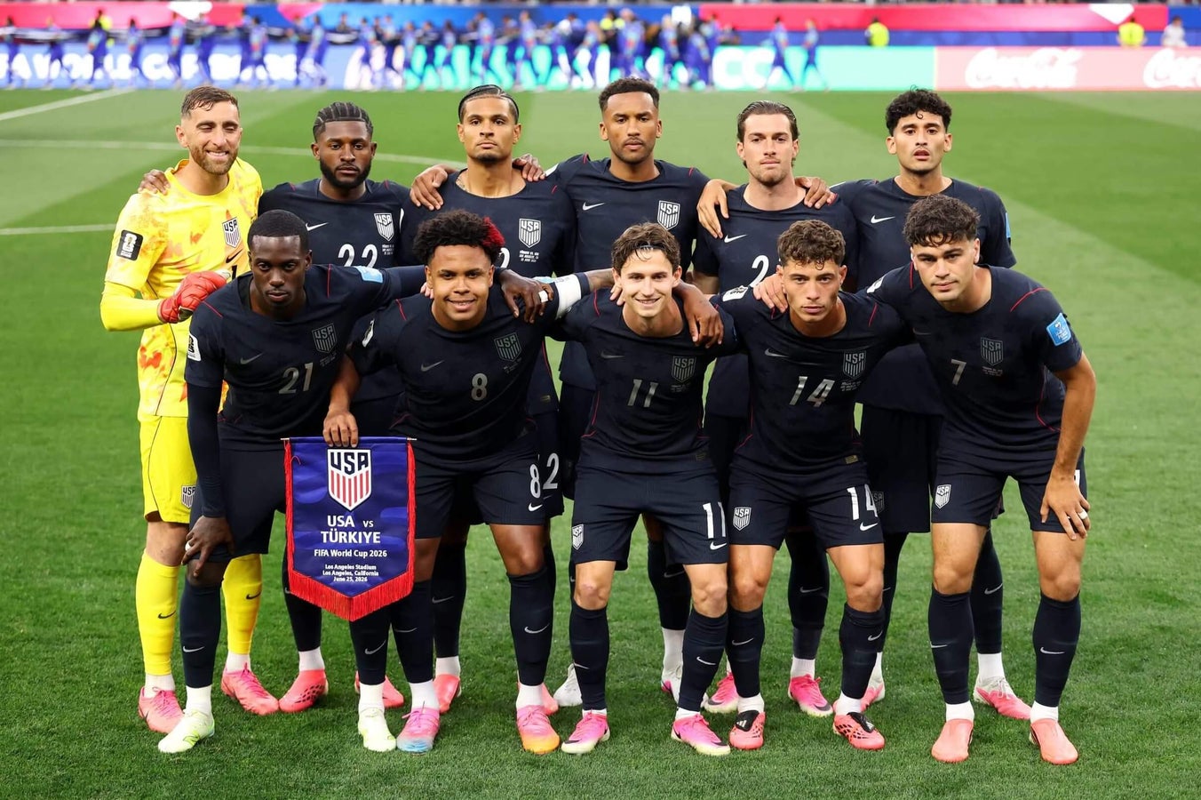 Sức mạnh của World Cup: B&oacute;ng đ&aacute; - Ảnh 1.