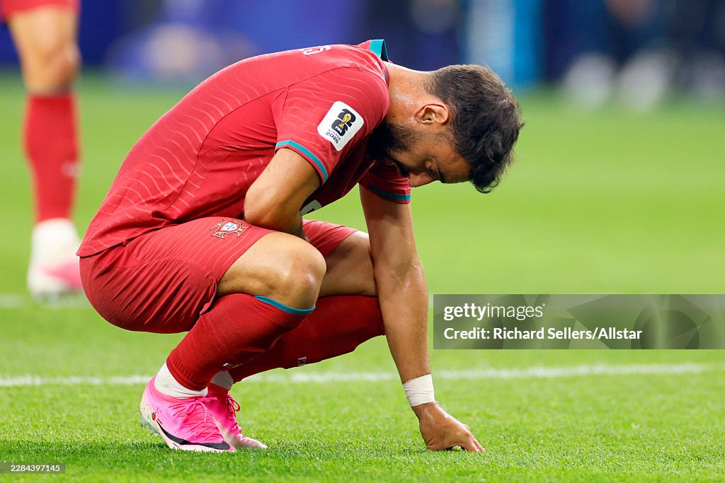 Bruno Fernandes &ocirc;m đầu tuyệt vọng: "Thất bại l&agrave; kh&ocirc;ng thể chấp nhận được"- Ảnh 2.