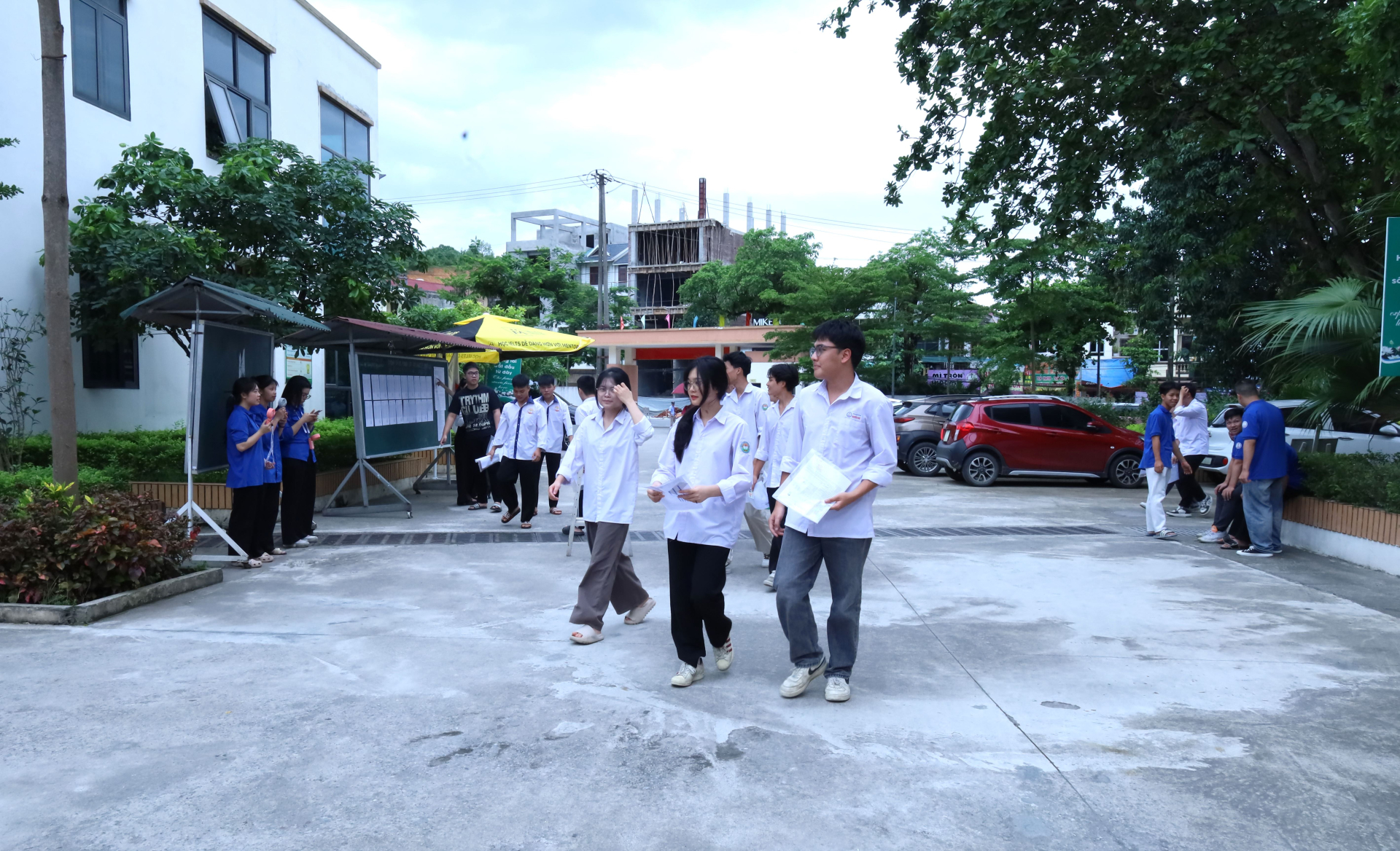 X&ocirc;n xao cụm thi c&oacute; 41 th&iacute; sinh đạt điểm 10 m&ocirc;n To&aacute;n ở L&agrave;o Cai: Sở Gi&aacute;o dục & Đ&agrave;o tạo l&ecirc;n tiếng?- Ảnh 1.
