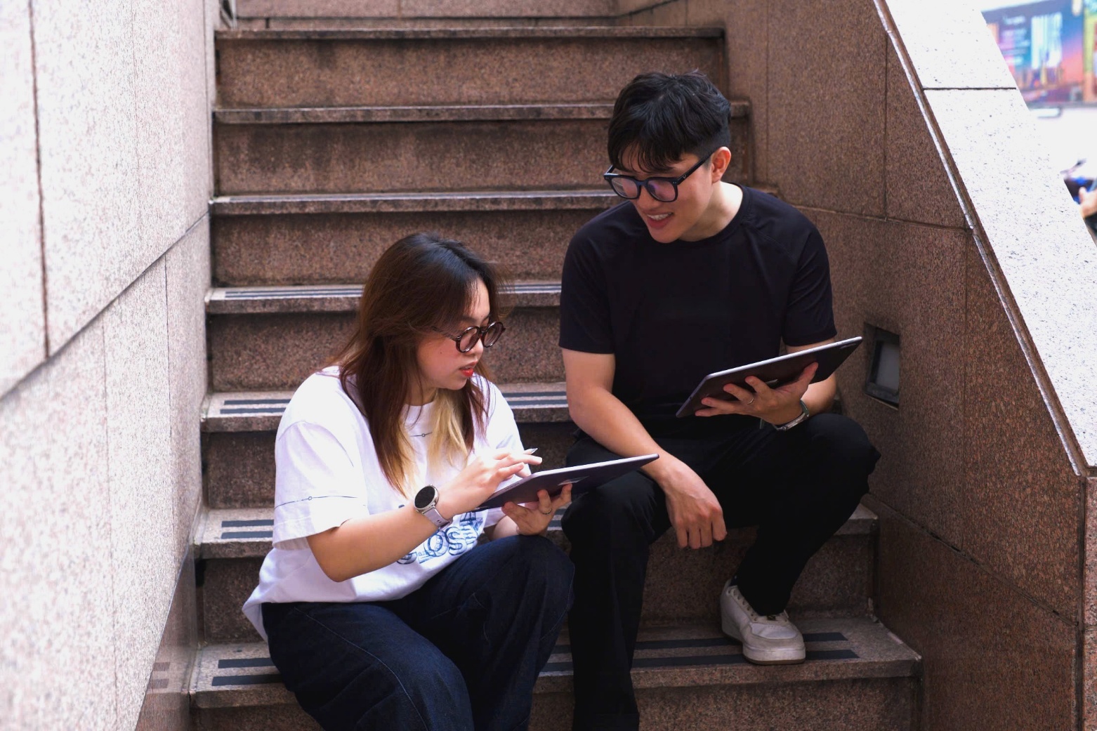 Khi thiết bị học tập trở th&agrave;nh bạn đồng h&agrave;nh tr&ecirc;n giảng đường - Ảnh 2.