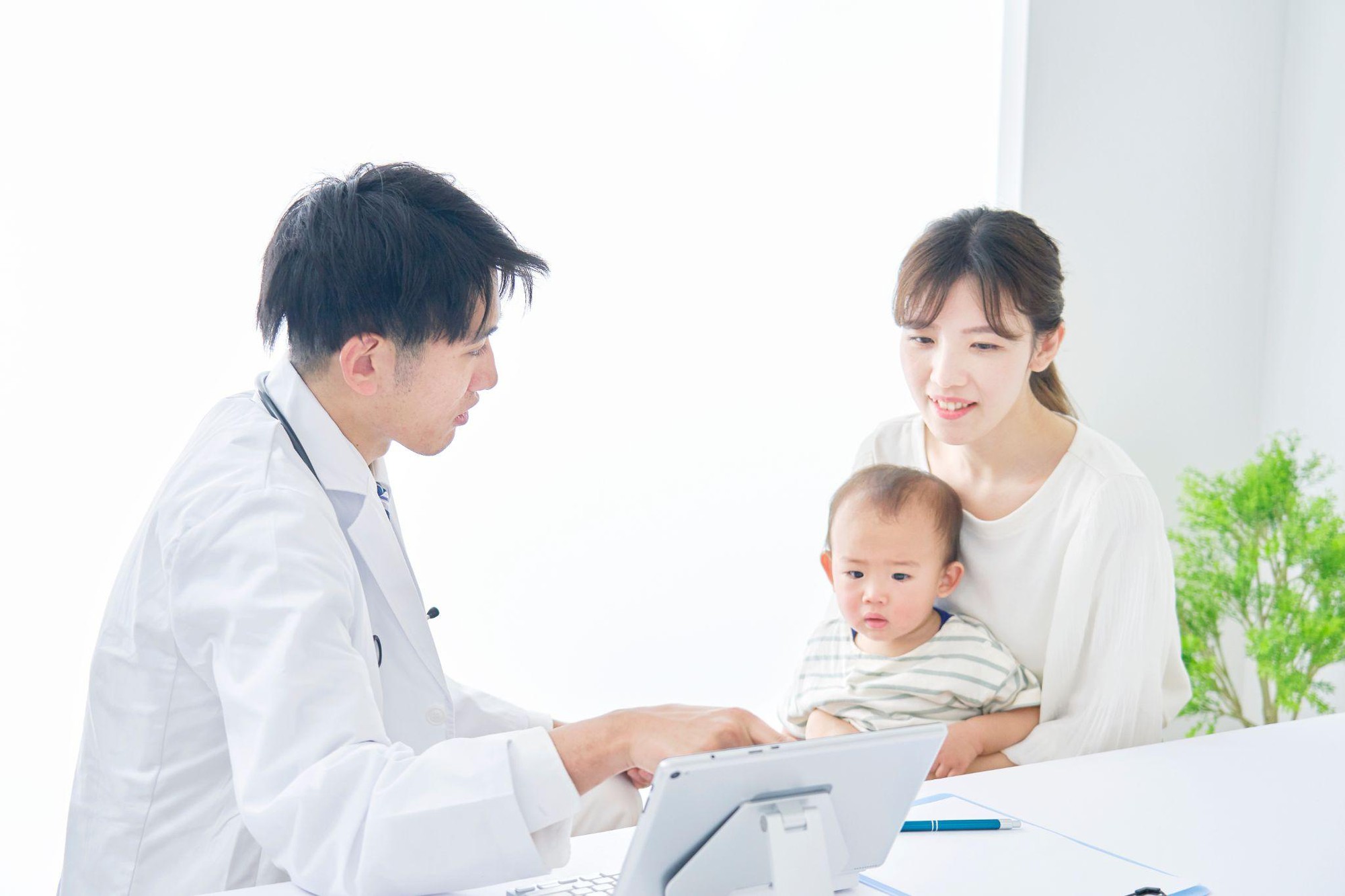 Hiểu lầm của cha mẹ, trẻ lỡ cơ hội phòng RSV - Ảnh 4.