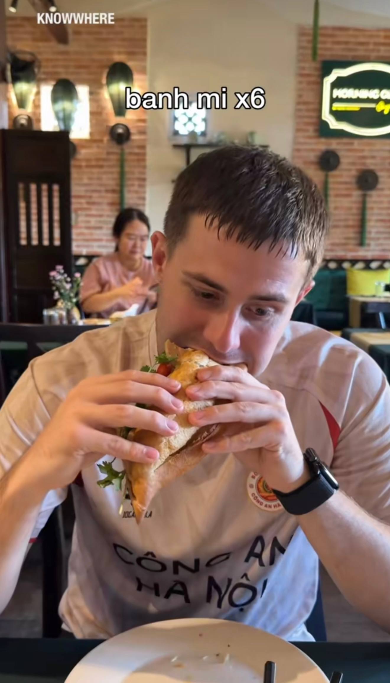 Ăn 6 ổ bánh mì trong 1 ngày ở Hội An, khách Tây khiến người Việt cũng phải chào thua- Ảnh 4.