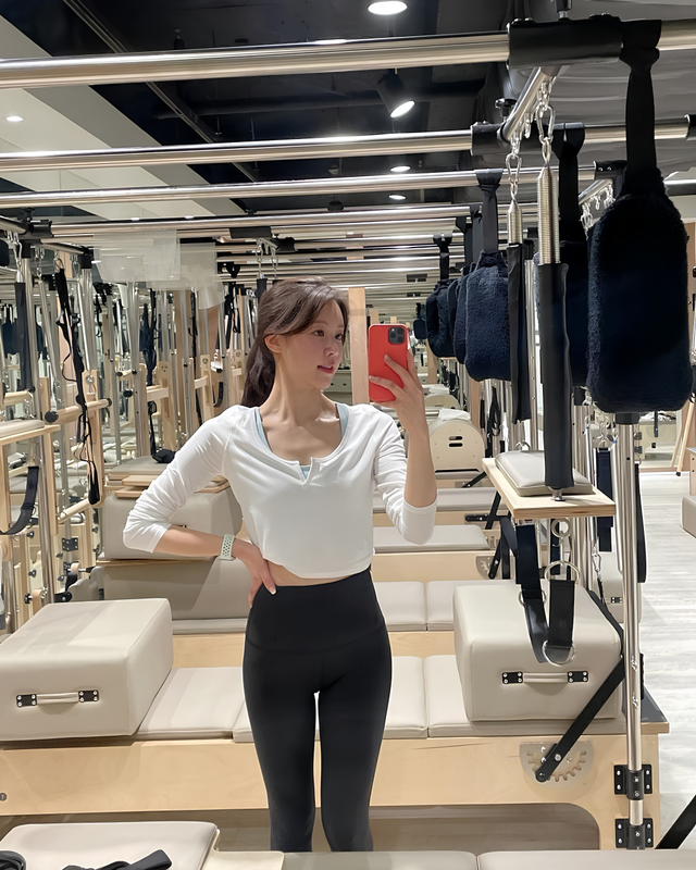 1 ng&agrave;y sống nhiều cuộc đời: S&aacute;ng l&agrave;m văn ph&ograve;ng, tối đi chạy b&agrave;n, cuối tuần đi l&agrave;m thấy vui hơn ở nh&agrave; ngủ- Ảnh 1.