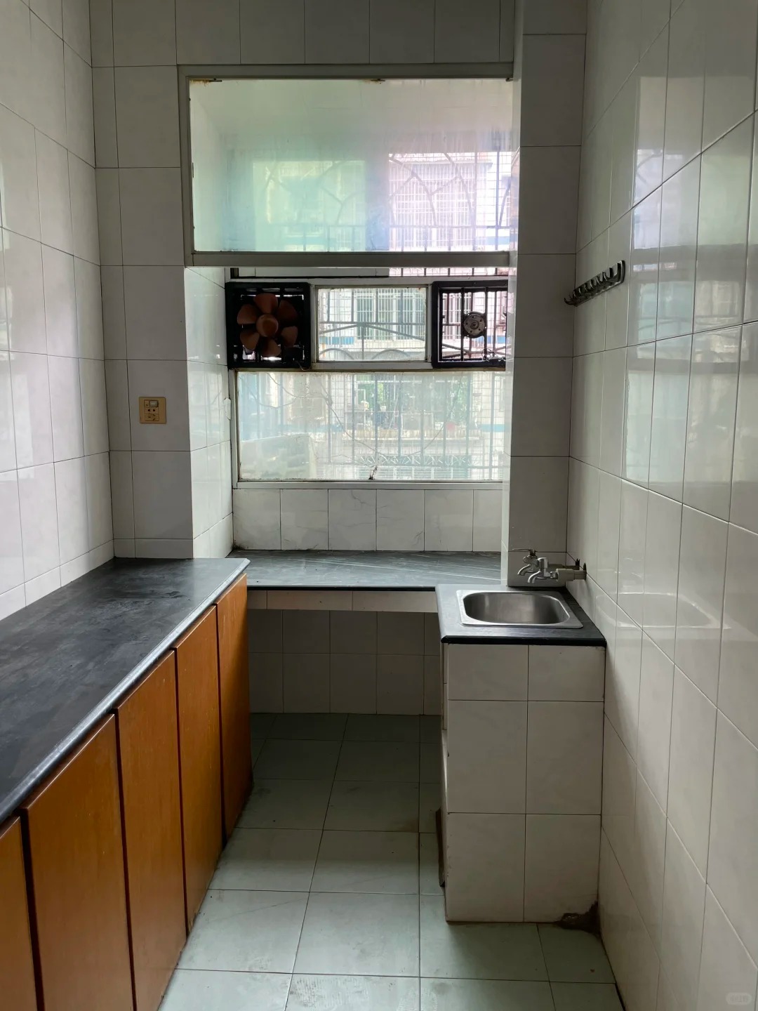 Kh&ocirc;ng phải c&ocirc;ng ch&uacute;a nhưng sống trong "l&acirc;u đ&agrave;i", ghế ngồi cũng 12 triệu/chiếc- Ảnh 11.