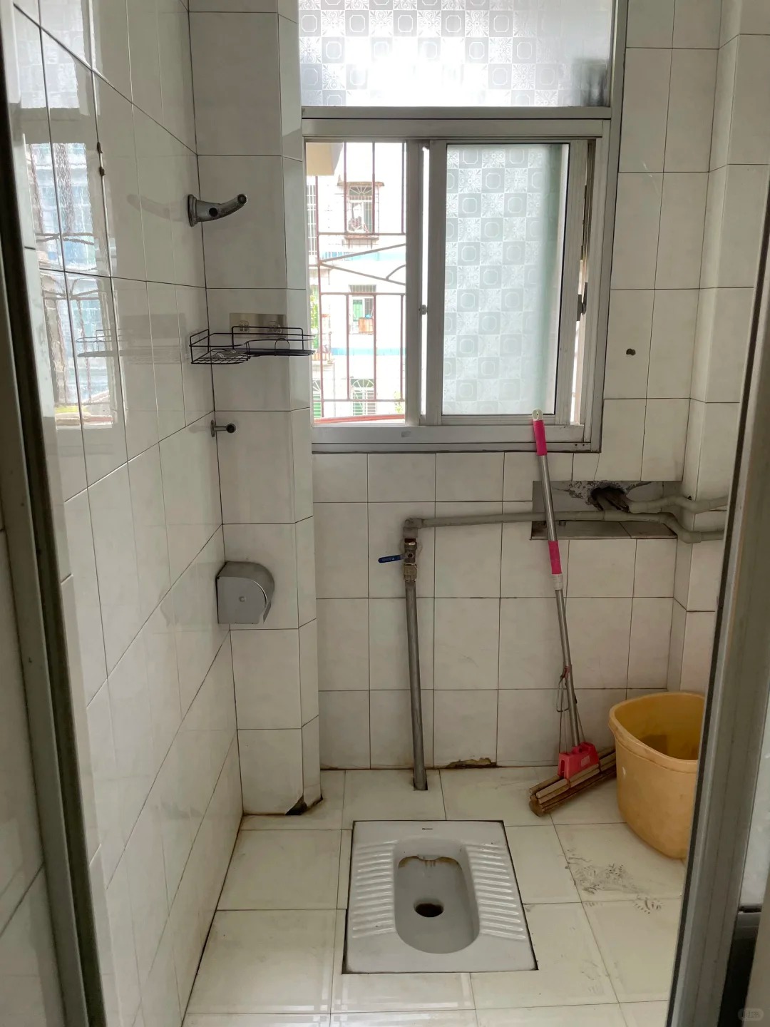 Kh&ocirc;ng phải c&ocirc;ng ch&uacute;a nhưng sống trong "l&acirc;u đ&agrave;i", ghế ngồi cũng 12 triệu/chiếc- Ảnh 13.
