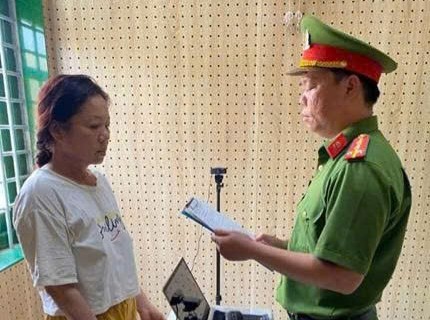 Thi h&agrave;nh lệnh bắt tạm giam Đặng Thị Đẹp SN 1974- Ảnh 1.