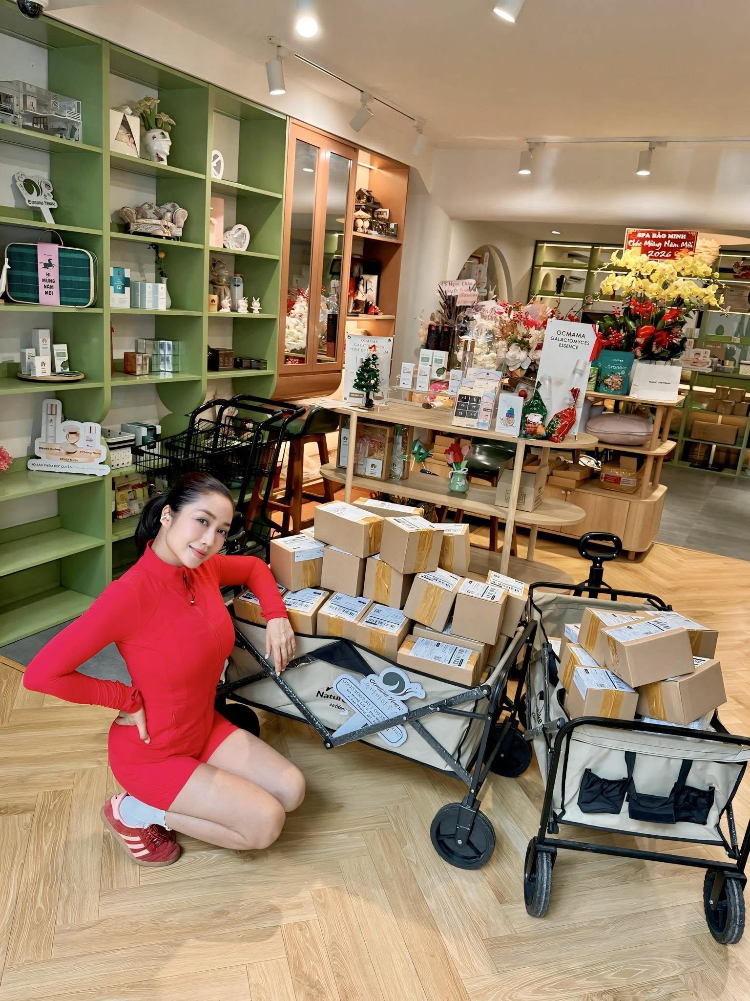 T&igrave;nh h&igrave;nh của Ốc Thanh V&acirc;n v&agrave; Tr&iacute; R&ugrave;a- Ảnh 1.