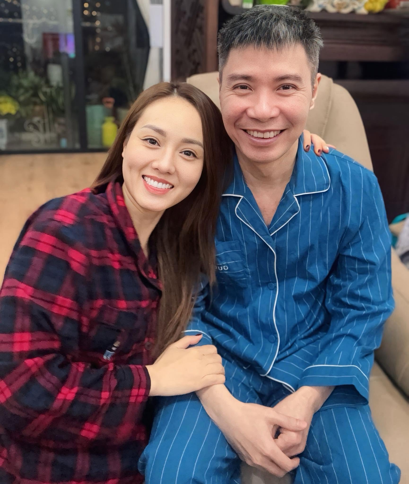 Vợ k&eacute;m 15 tuổi NSND C&ocirc;ng L&yacute; n&oacute;i thẳng: "Chồng ốm cả nước biết, số khổ cả nước hay"- Ảnh 1.