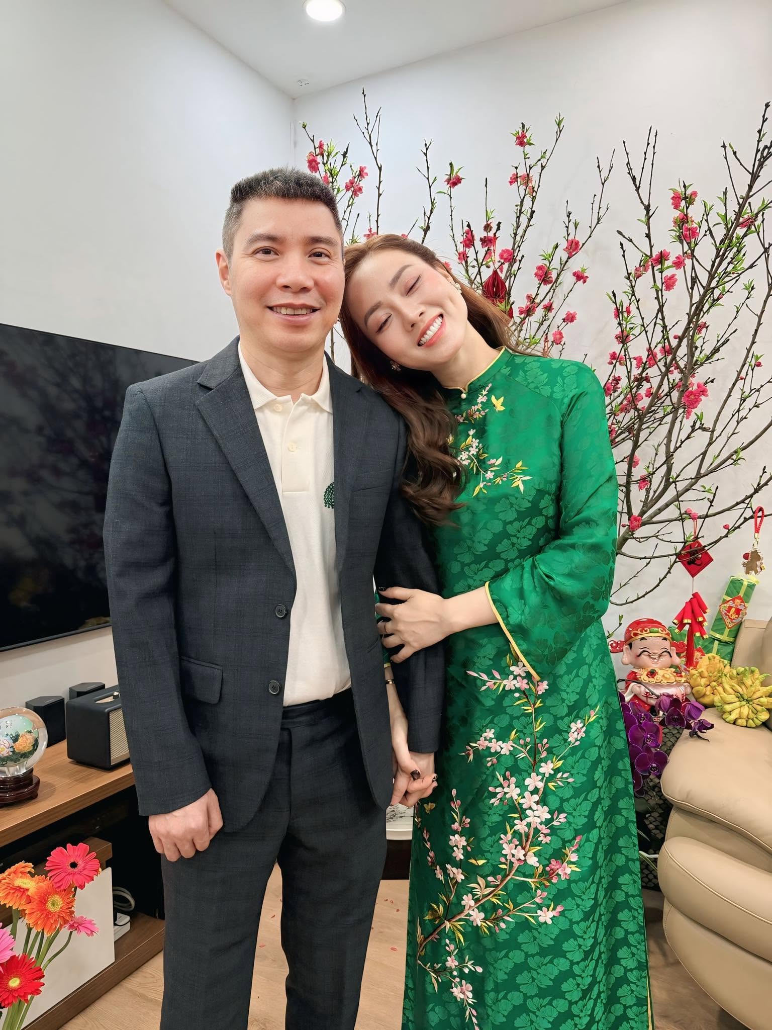 Vợ k&eacute;m 15 tuổi NSND C&ocirc;ng L&yacute; n&oacute;i thẳng: "Chồng ốm cả nước biết, số khổ cả nước hay"- Ảnh 2.