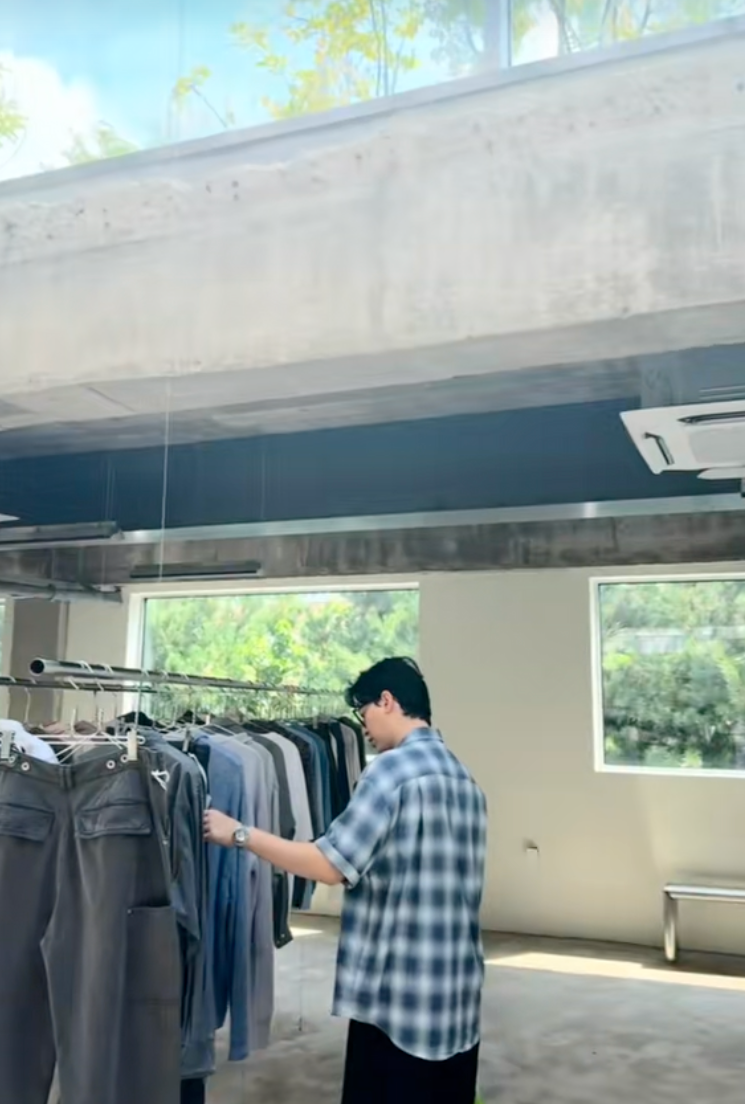 Đi l&agrave;m t&oacute;c "l&atilde;i" ngay anh chồng H&agrave;n Quốc: Cả nh&agrave; g&aacute;i đứng h&igrave;nh với m&agrave;n "xin cưới" của oppa U40- Ảnh 13.