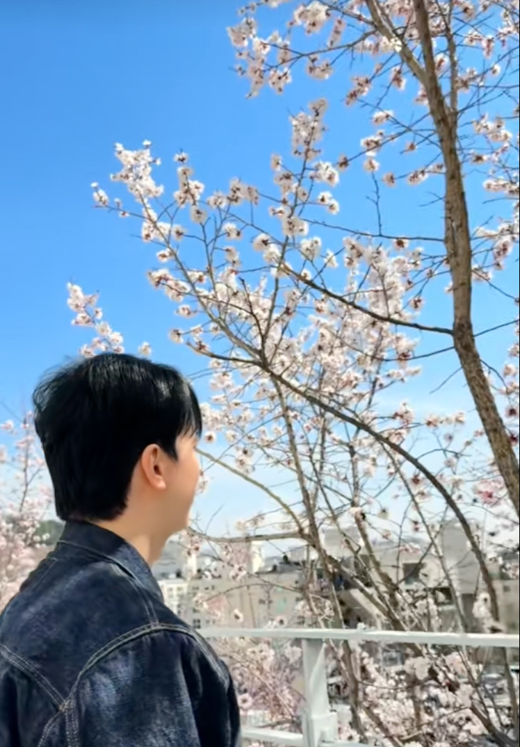 Đi l&agrave;m t&oacute;c "l&atilde;i" ngay anh chồng H&agrave;n Quốc: Cả nh&agrave; g&aacute;i đứng h&igrave;nh với m&agrave;n "xin cưới" của oppa U40- Ảnh 2.