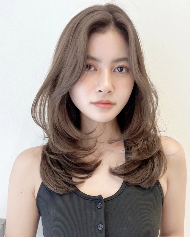Xu hướng t&oacute;c n&acirc;u lạnh 2026: 12 m&agrave;u nhuộm gi&uacute;p da s&aacute;ng hơn, phai m&agrave;u vẫn đẹp v&agrave; kh&ocirc;ng ngả v&agrave;ng- Ảnh 3.