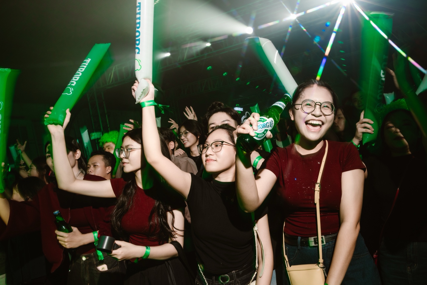 Không theo bất kỳ “chuẩn vui” nào, Gen Z biến nhạc hội thành “lãnh địa” độc bản - Ảnh 12.