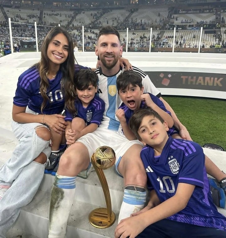 Chuyện t&igrave;nh cổ t&iacute;ch hơn 3 thập kỷ của Messi v&agrave; nữ người mẫu xinh đẹp- Ảnh 3.