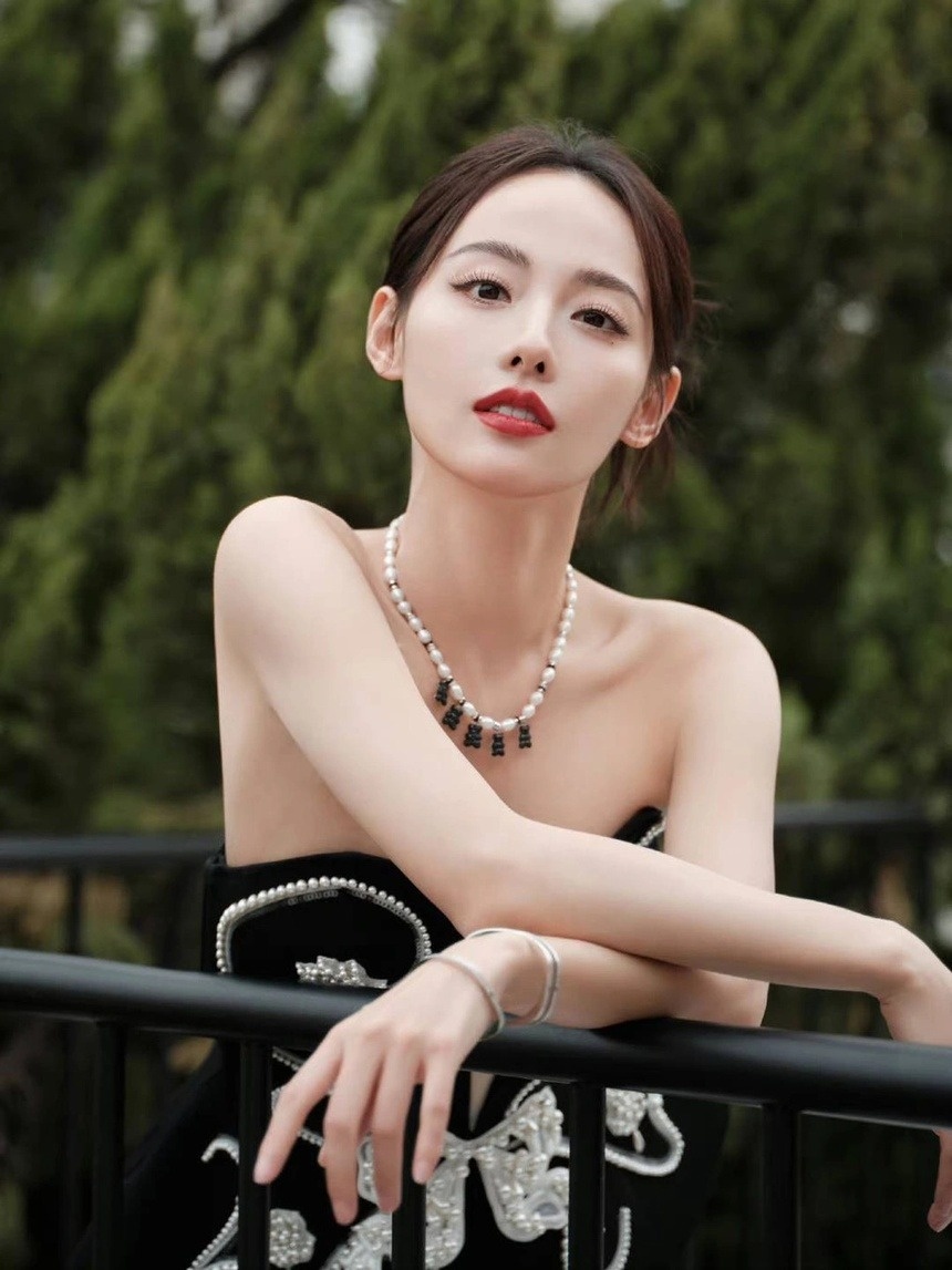 Đối thủ của Chi Pu đ&atilde; đ&uacute;ng khi ly h&ocirc;n chồng thiếu gia lộ clip cặp k&egrave; nữ sinh vi&ecirc;n 2K1- Ảnh 4.
