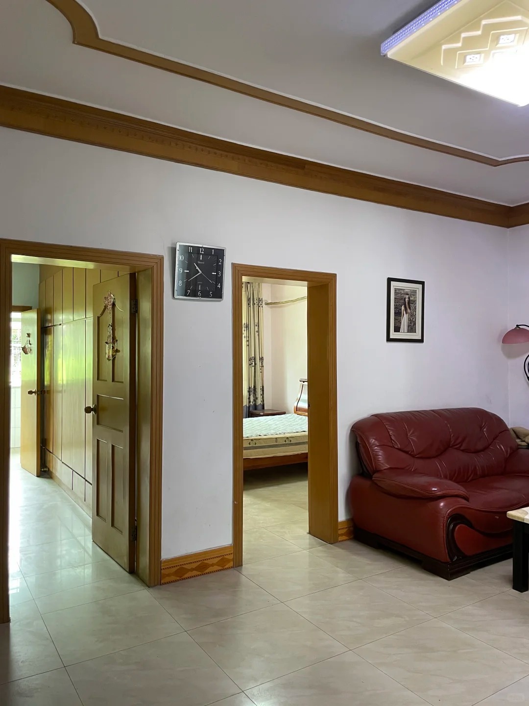 Kh&ocirc;ng phải c&ocirc;ng ch&uacute;a nhưng sống trong "l&acirc;u đ&agrave;i", ghế ngồi cũng 12 triệu/chiếc- Ảnh 2.