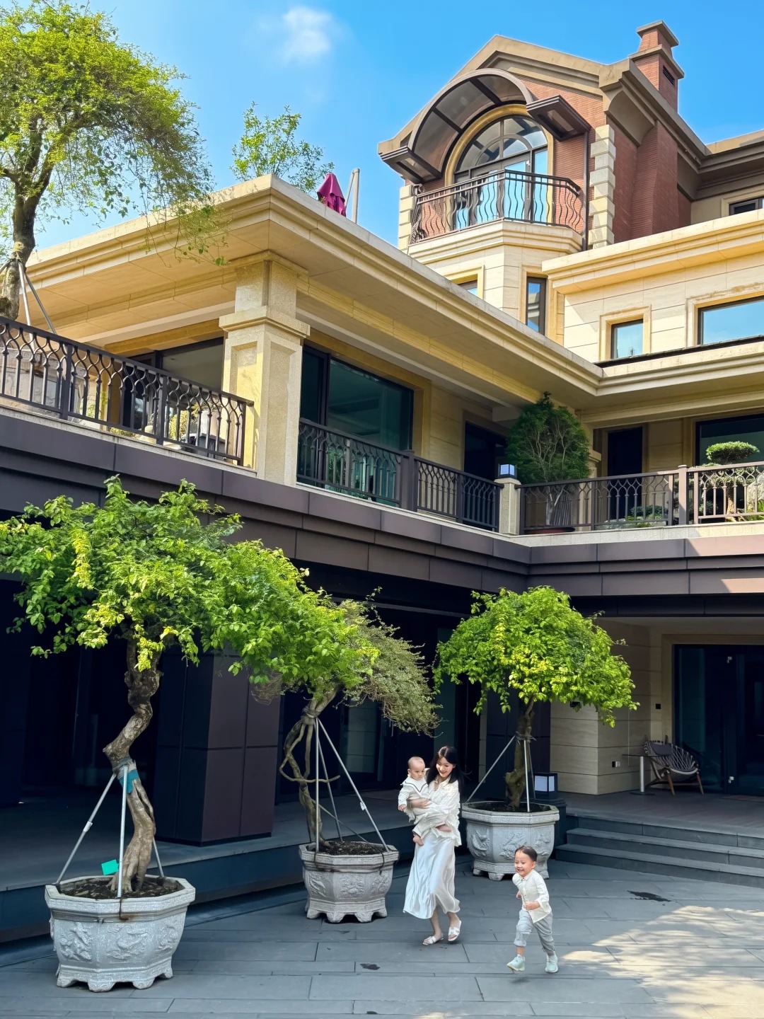 "C&ocirc;ng vi&ecirc;n" trong nh&agrave;, rạp chiếu phim 770 triệu: Cảm gi&aacute;c sống trong biệt thự 1000m2 l&agrave; thế n&agrave;y ư? - Ảnh 1.