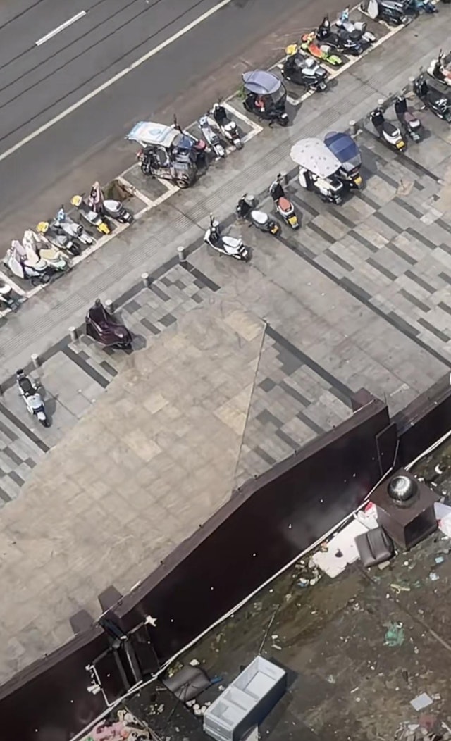 Một nh&agrave; 3 người bị gi&oacute; cuốn rơi xuống lầu tử vong khi đang đ&oacute;ng cửa sổ: Con trai 14 tuổi chứng kiến đau đớn đến tận c&ugrave;ng- Ảnh 2.