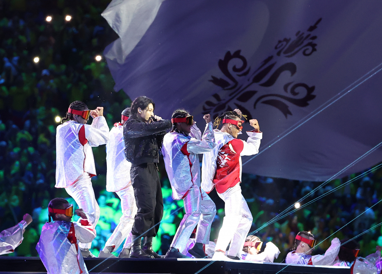 Nam ca sĩ 25 tuổi một m&igrave;nh chinh phục World Cup, 29 tuổi trở lại l&agrave;m n&ecirc;n lịch sử, được FIFA đặt "ngang h&agrave;ng" Justin Bieber   - Ảnh 1.