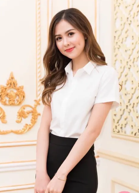 C&oacute; 1 kiểu sơ mi c&agrave;ng mặc c&agrave;ng trẻ: Hội s&agrave;nh điệu diện suốt m&ugrave;a h&egrave; kh&ocirc;ng ch&aacute;n - Ảnh 10.