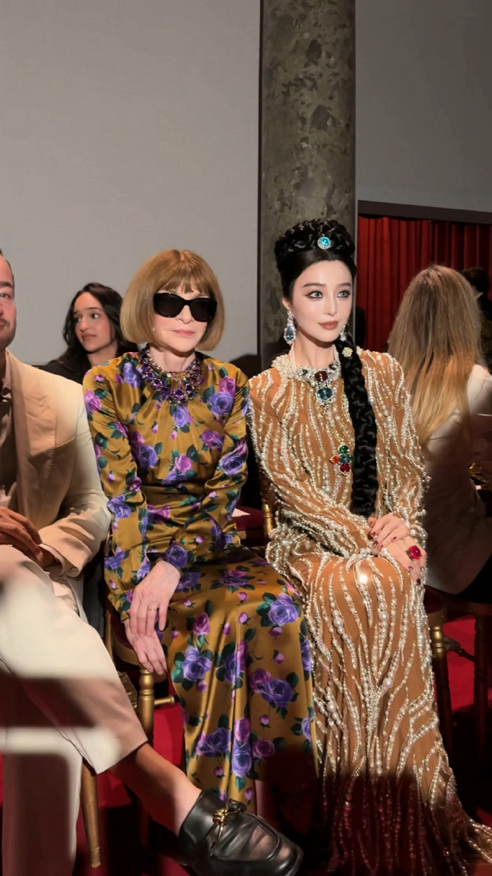 Khung h&igrave;nh hot nhất h&ocirc;m nay: Phạm Băng Băng t&iacute;m lịm so k&egrave; từng m&eacute;t ghế với Cardi B - Davika, 3 mỹ nh&acirc;n chơi trội kh&ocirc;ng ai chịu thua ai - Ảnh 9.