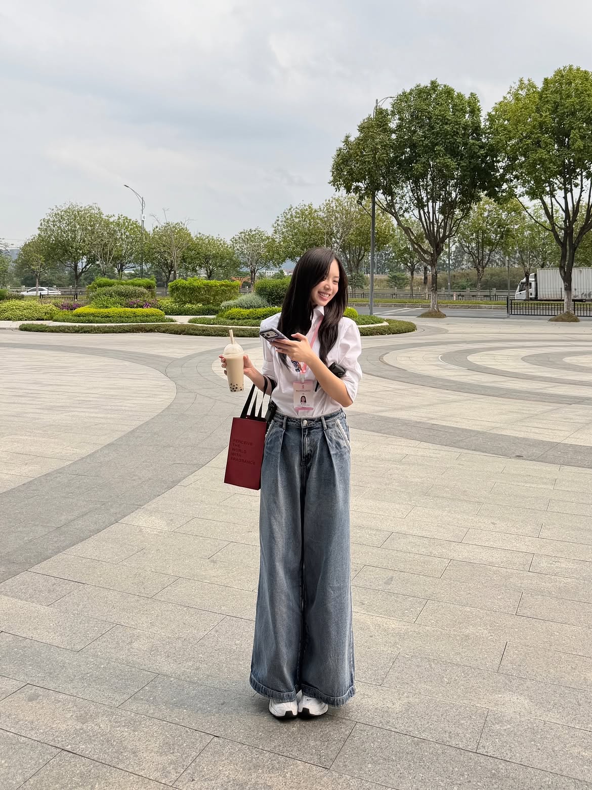 Mỹ nữ rơi lệ khiến 3 triệu người muốn che chở: Nhan sắc ngọt ng&agrave;o trong trẻo, gu thời trang được khen kh&ocirc;ng ngớt- Ảnh 3.