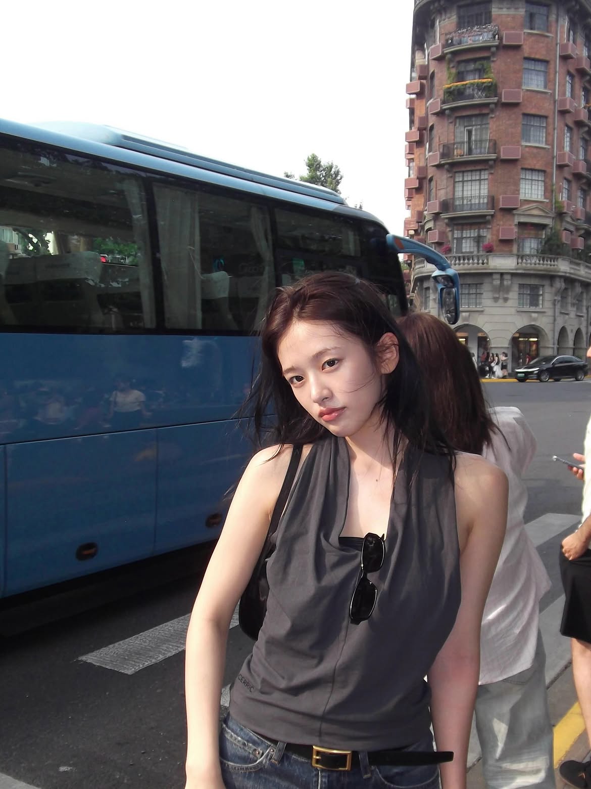 Mỹ nữ cứ nghi&ecirc;ng đầu l&agrave; "ăn tiền": Nhan sắc ngọt ng&agrave;o tan chảy, style đời thường si&ecirc;u h&uacute;t mắt - Ảnh 10.