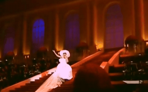 Diva nức tiếng showbiz tổ chức 8 đ&ecirc;m concert trước khi ra đi v&igrave; ung thư, cả đời nguyện kết h&ocirc;n với s&acirc;n khấu  - Ảnh 7.