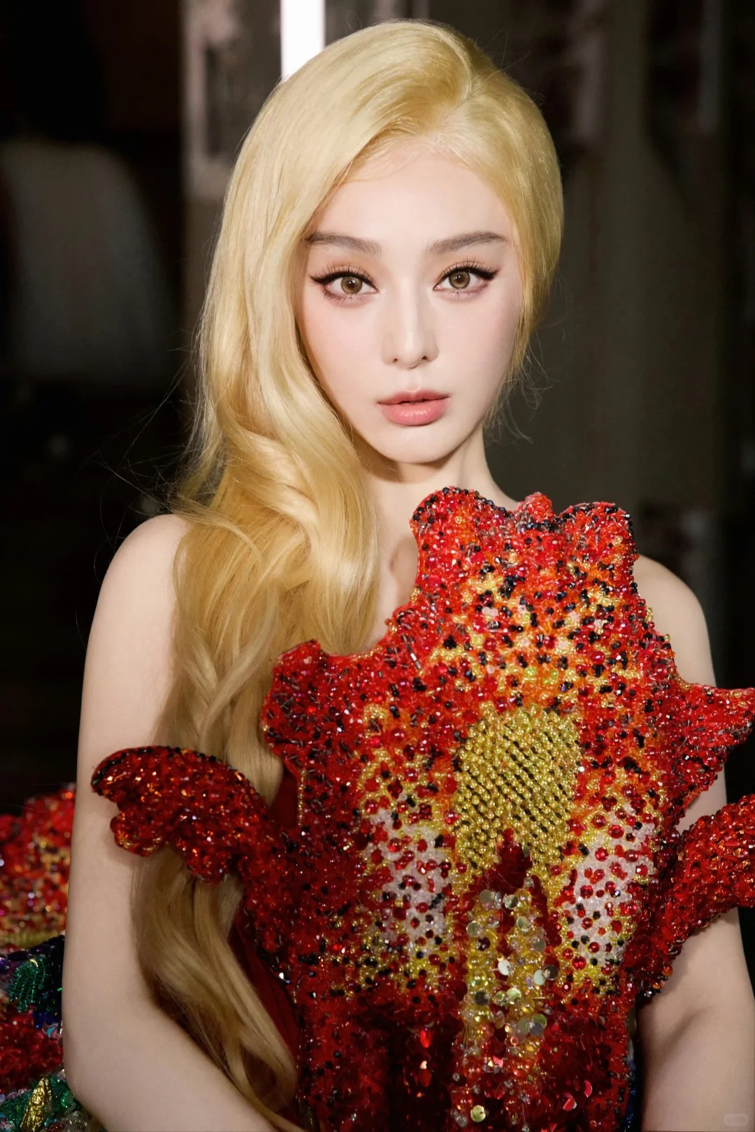 Khung h&igrave;nh hot nhất h&ocirc;m nay: Phạm Băng Băng t&iacute;m lịm so k&egrave; từng m&eacute;t ghế với Cardi B - Davika, 3 mỹ nh&acirc;n chơi trội kh&ocirc;ng ai chịu thua ai - Ảnh 7.