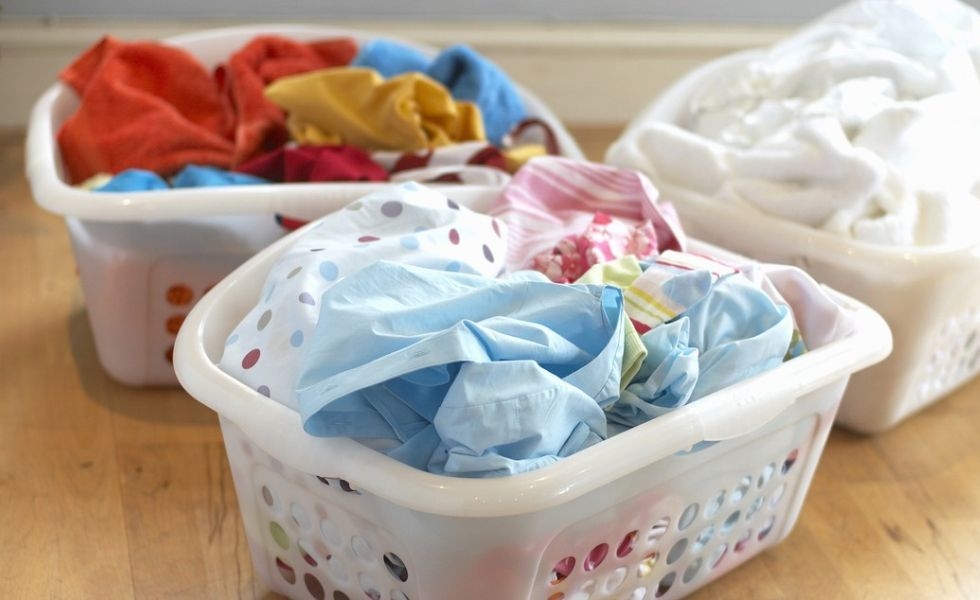 Đừng lạm dụng chế độ giặt nhanh tr&ecirc;n m&aacute;y giặt: Nhiều người d&ugrave;ng sai c&aacute;ch n&ecirc;n quần &aacute;o c&agrave;ng giặt c&agrave;ng bẩn, nhanh xuống cấp - Ảnh 2.