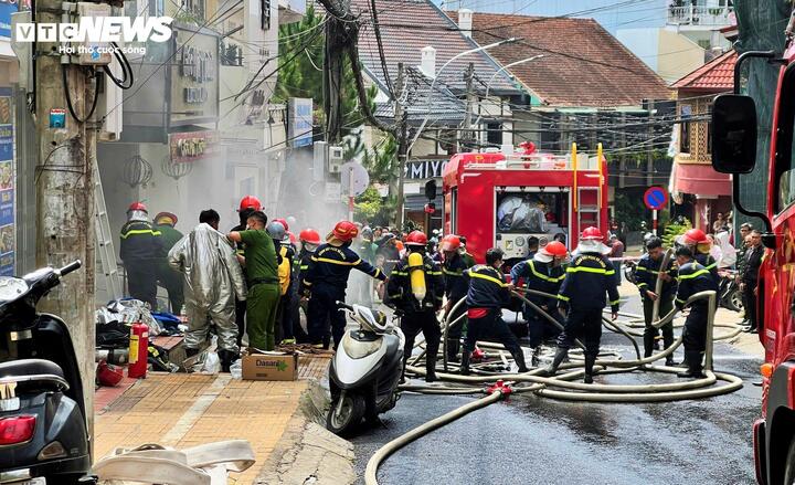 Ch&aacute;y lớn giữa trung t&acirc;m Đ&agrave; Lạt, một người tử vong- Ảnh 1.