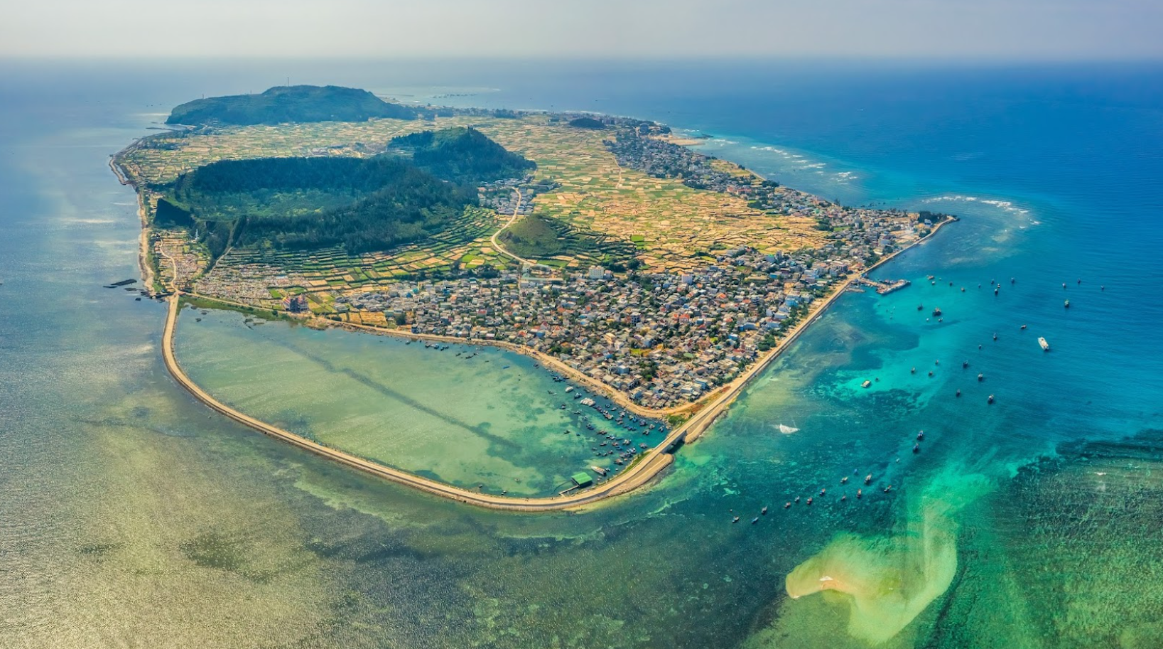 Đảo được mệnh danh là 'Jeju của Việt Nam': Rộng hơn 10km², sở hữu hệ thống núi lửa cổ hàng triệu năm tuổi - Ảnh 1.