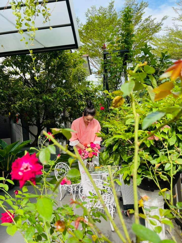 Nữ ca sĩ qu&ecirc; Thanh H&oacute;a gi&agrave;u "nứt đố đổ v&aacute;ch" nhờ b&aacute;n c&agrave; ph&ecirc;, hit chưa chắc thuộc nhưng nhắc t&ecirc;n ai cũng biết- Ảnh 8.