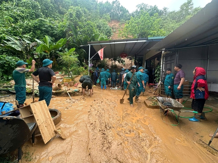 Mưa lớn g&acirc;y ngập s&acirc;u ở Th&aacute;i Nguy&ecirc;n, một b&eacute; trai bị lũ cuốn mất t&iacute;ch- Ảnh 4.