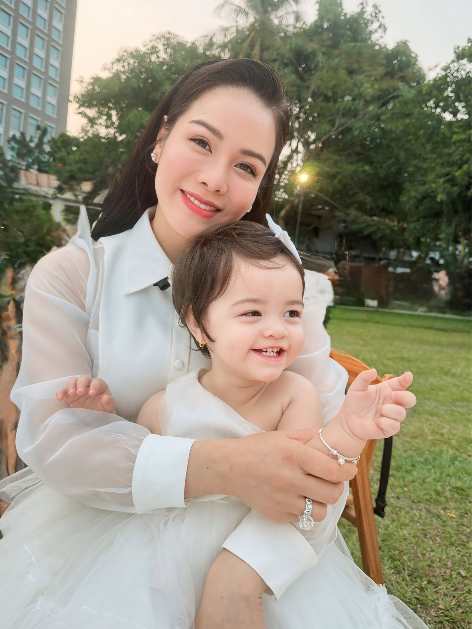Nữ ca sĩ qu&ecirc; Thanh H&oacute;a gi&agrave;u "nứt đố đổ v&aacute;ch" nhờ b&aacute;n c&agrave; ph&ecirc;, hit chưa chắc thuộc nhưng nhắc t&ecirc;n ai cũng biết- Ảnh 9.