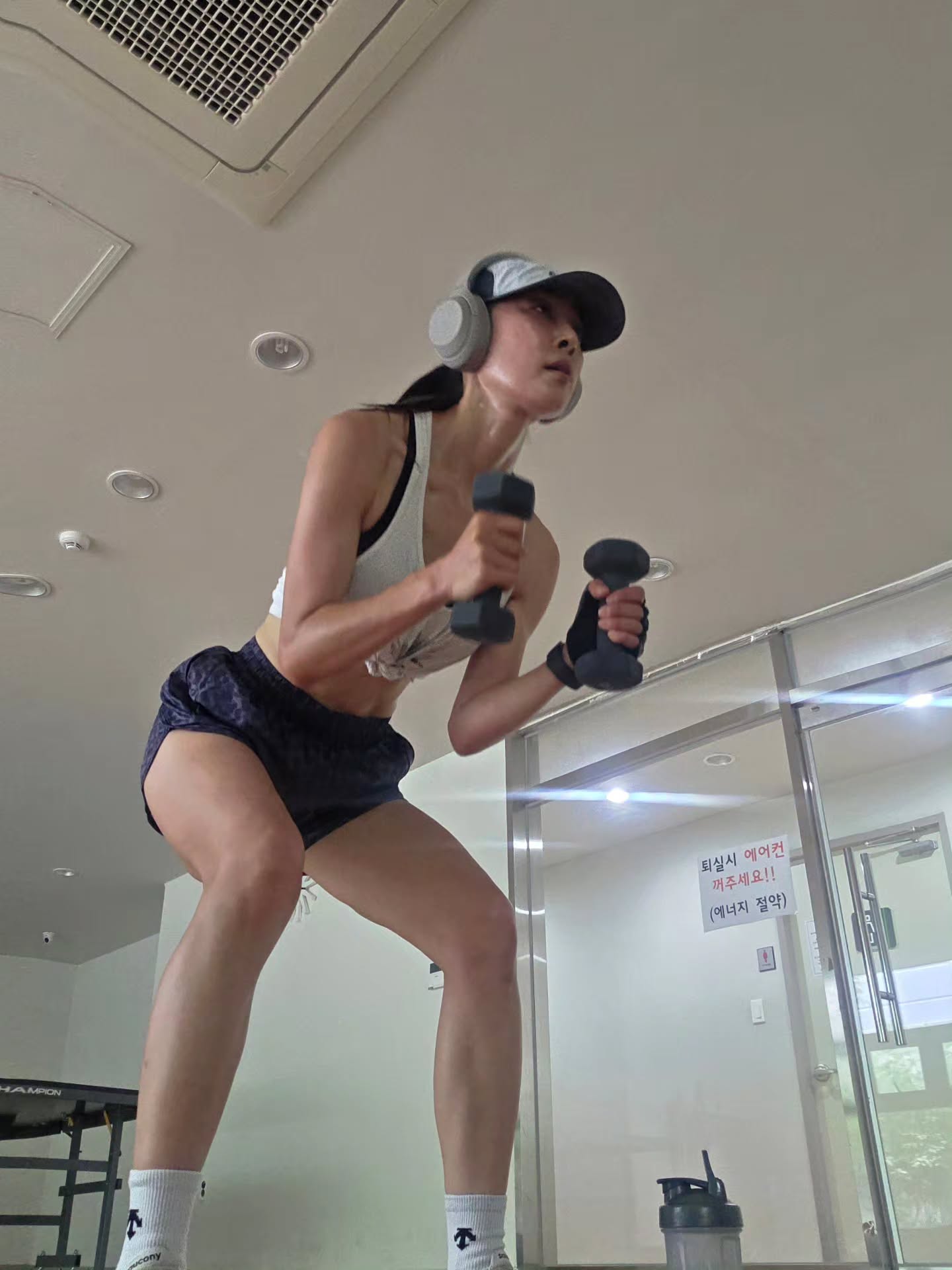 Cơ bụng kh&oacute; tin của nữ diễn vi&ecirc;n 50 tuổi- Ảnh 2.