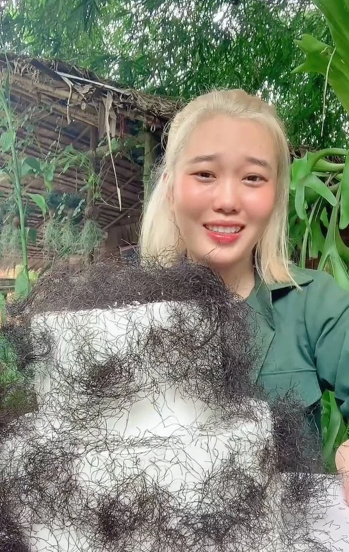 B&aacute;nh kem phủ "t&oacute;c rối" g&acirc;y sốt tại Việt Nam: Nh&igrave;n như t&oacute;c thật nhưng ai cũng t&ograve; m&ograve; muốn thử - Ảnh 2.