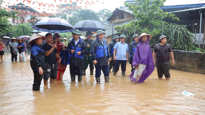 Mưa lớn g&acirc;y ngập s&acirc;u ở Th&aacute;i Nguy&ecirc;n, một b&eacute; trai bị lũ cuốn mất t&iacute;ch- Ảnh 2.