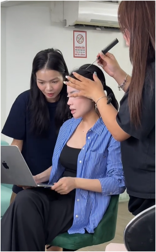 Võ Hà Linh lần đầu công khai hậu trường phiên super live, con gái nói một câu nghe tan chảy- Ảnh 3.
