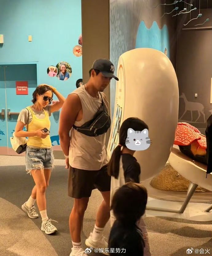 Son Ye Jin hết đường giấu giếm th&acirc;n phận người đ&agrave;n &ocirc;ng đi du lịch Mỹ c&ugrave;ng c&ocirc; - Ảnh 2.